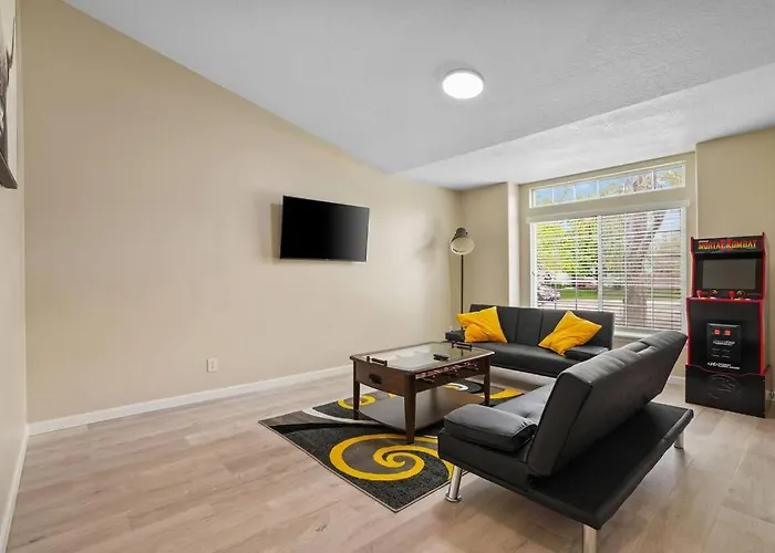 Remodeled, Charming Retreat On The City'S Doorstep
