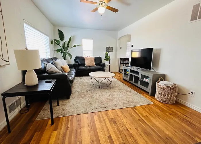 Home Sweet Idahome: Cozy King Suite near BSU & Downtown Boise