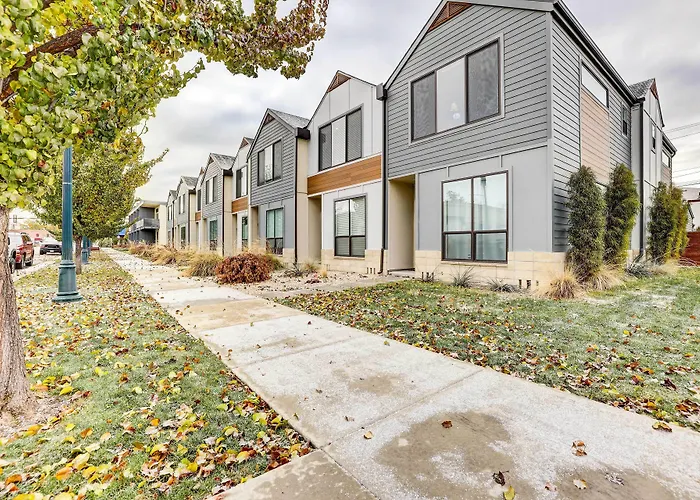 Beautiful Townhome - Steps To Downtown Boise!
